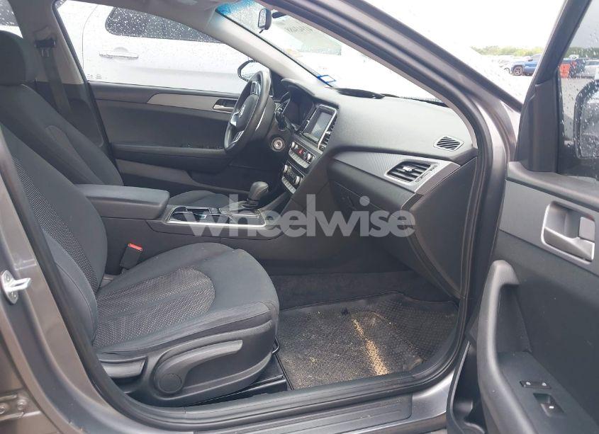 Photo 5 of 2019 Hyundai Sonata SE (VIN 5NPE24AF0KH788780)