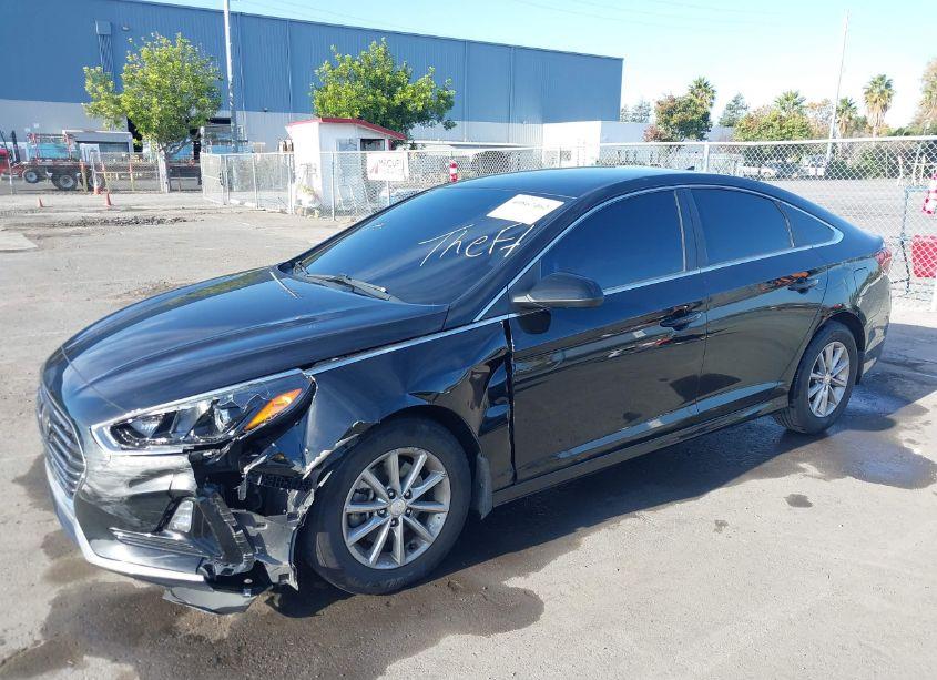Photo 2 of 2019 Hyundai Sonata SE (VIN 5NPE24AF0KH814939)