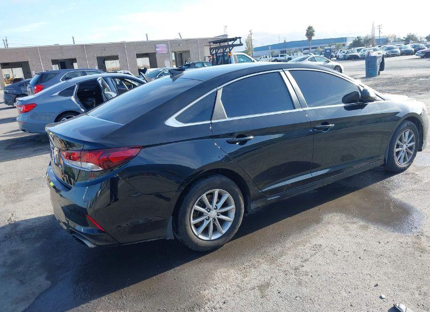 Photo 4 of 2019 Hyundai Sonata SE (VIN 5NPE24AF0KH814939)