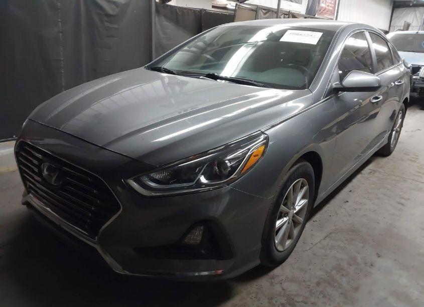 Photo 2 of 2019 Hyundai Sonata SE (VIN 5NPE24AF0KH818893)