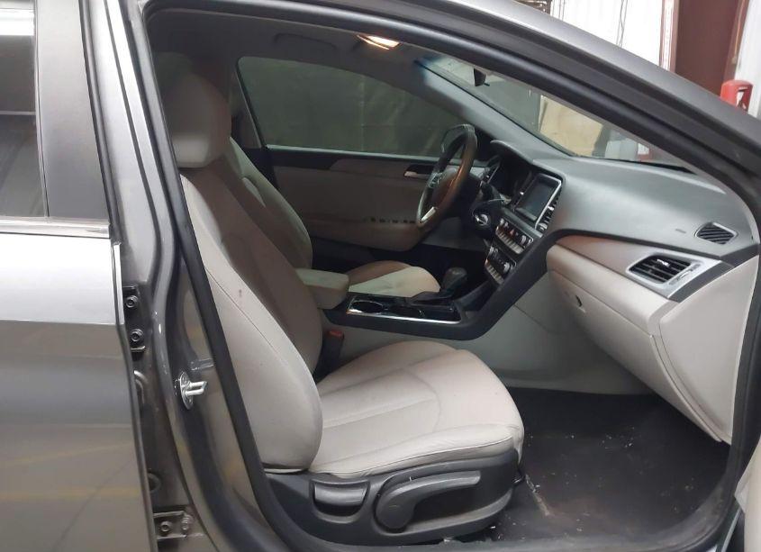 Photo 5 of 2019 Hyundai Sonata SE (VIN 5NPE24AF0KH818893)