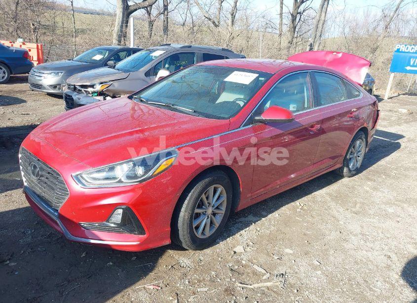 Photo 2 of 2019 Hyundai Sonata SE (VIN 5NPE24AF0KH820482)