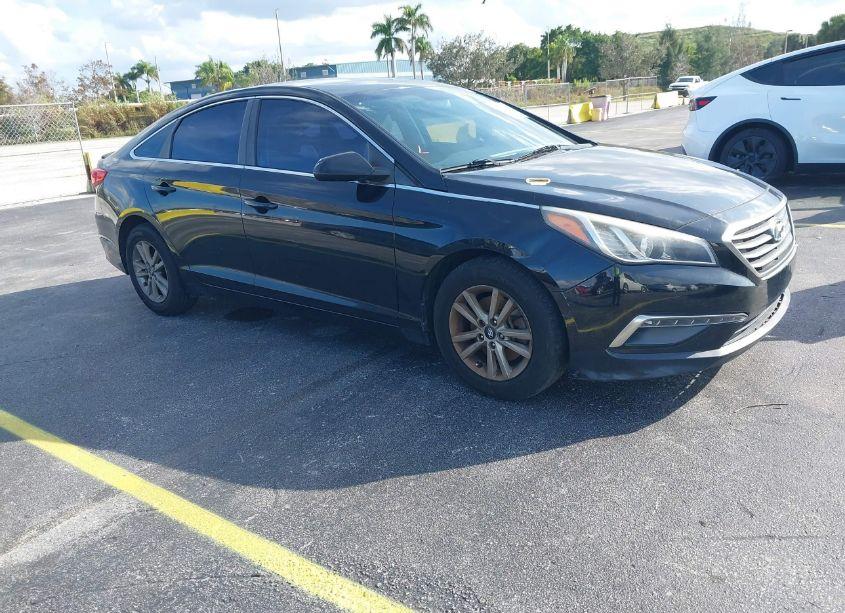 2015 Hyundai Sonata SE (VIN 5NPE24AF1FH003687) main photo