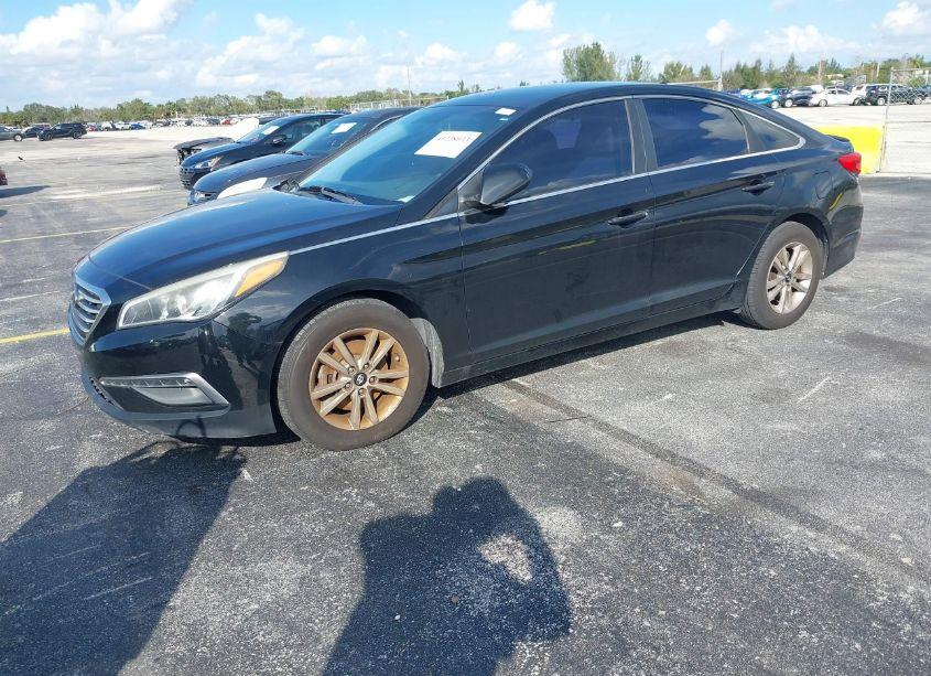 Photo 2 of 2015 Hyundai Sonata SE (VIN 5NPE24AF1FH003687)