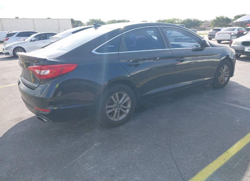 Photo 4 of 2015 Hyundai Sonata SE (VIN 5NPE24AF1FH003687)