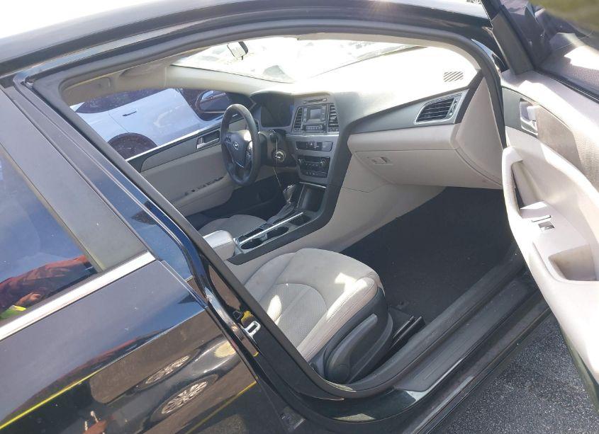 Photo 5 of 2015 Hyundai Sonata SE (VIN 5NPE24AF1FH003687)