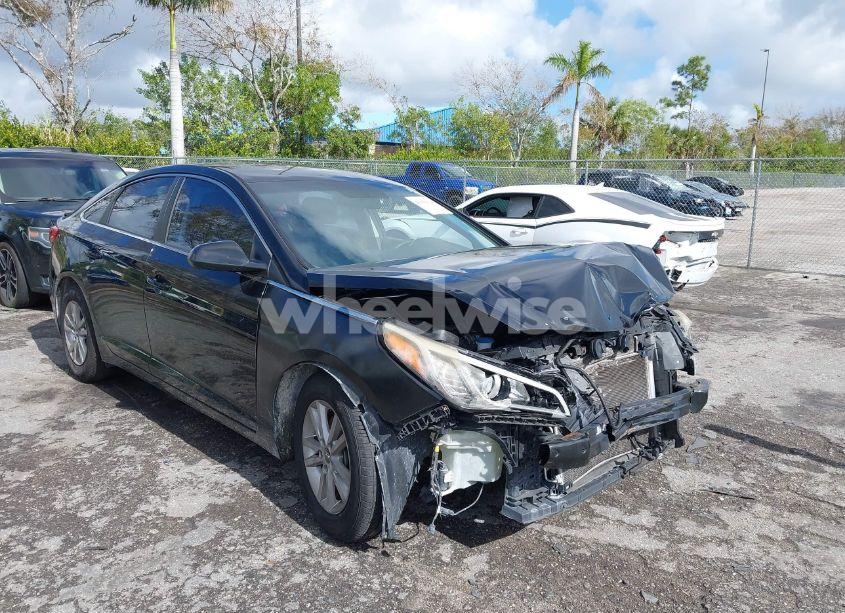2015 Hyundai Sonata SE (VIN 5NPE24AF1FH010753) main photo