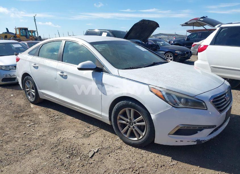 2015 Hyundai Sonata SE (VIN 5NPE24AF1FH041839) main photo