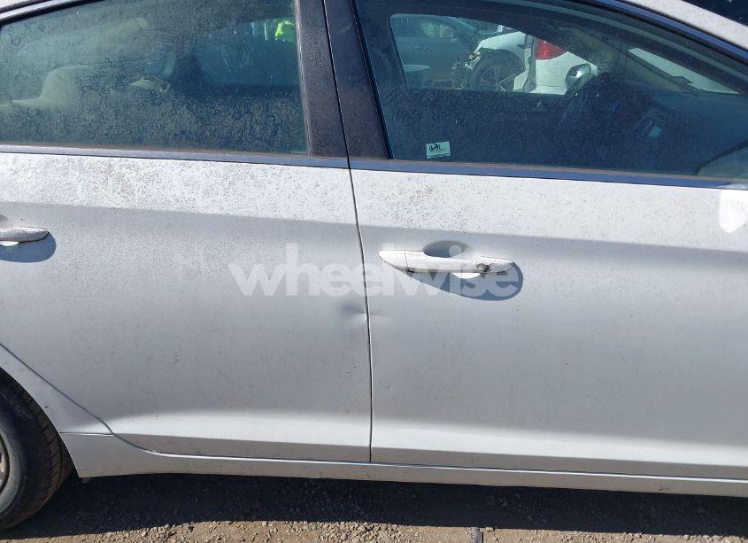 Photo 13 of 2015 Hyundai Sonata SE (VIN 5NPE24AF1FH041839)