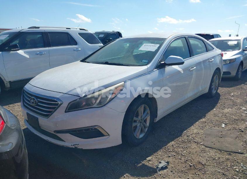 Photo 2 of 2015 Hyundai Sonata SE (VIN 5NPE24AF1FH041839)