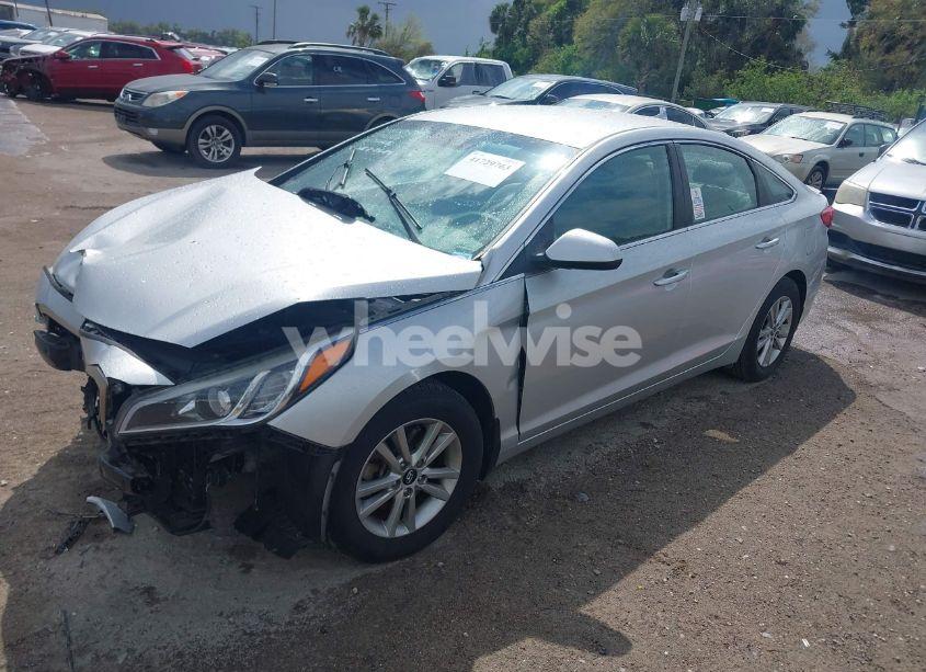 Photo 2 of 2015 Hyundai Sonata SE (VIN 5NPE24AF1FH054476)