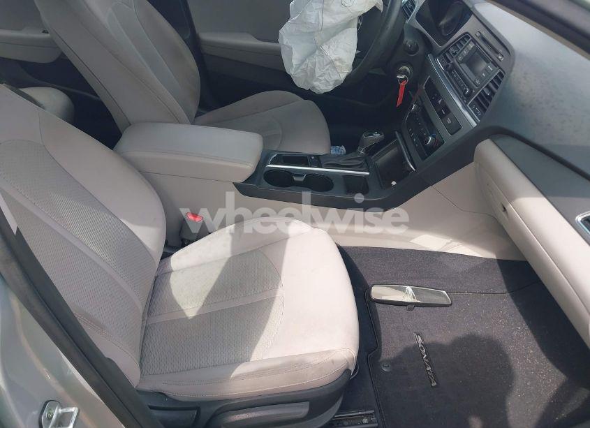 Photo 5 of 2015 Hyundai Sonata SE (VIN 5NPE24AF1FH054476)