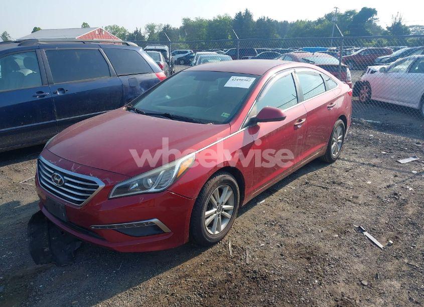 Photo 2 of 2015 Hyundai Sonata SE (VIN 5NPE24AF1FH062187)