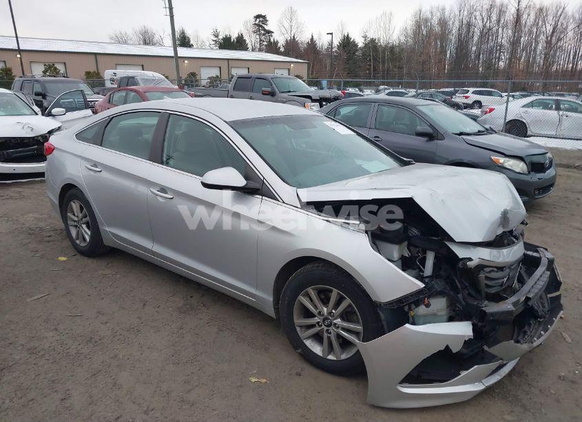 2015 Hyundai Sonata SE (VIN 5NPE24AF1FH064134) main photo