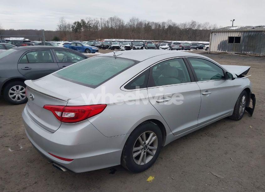 Photo 4 of 2015 Hyundai Sonata SE (VIN 5NPE24AF1FH064134)