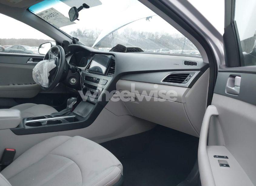 Photo 5 of 2015 Hyundai Sonata SE (VIN 5NPE24AF1FH064134)