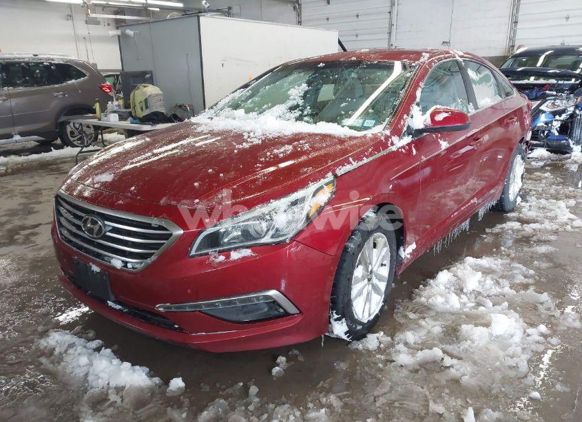 Photo 2 of 2015 Hyundai Sonata SE (VIN 5NPE24AF1FH070130)