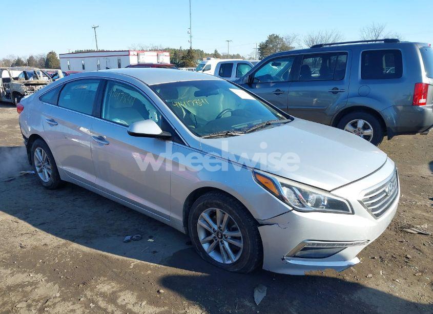 2015 Hyundai Sonata SE (VIN 5NPE24AF1FH081144) main photo