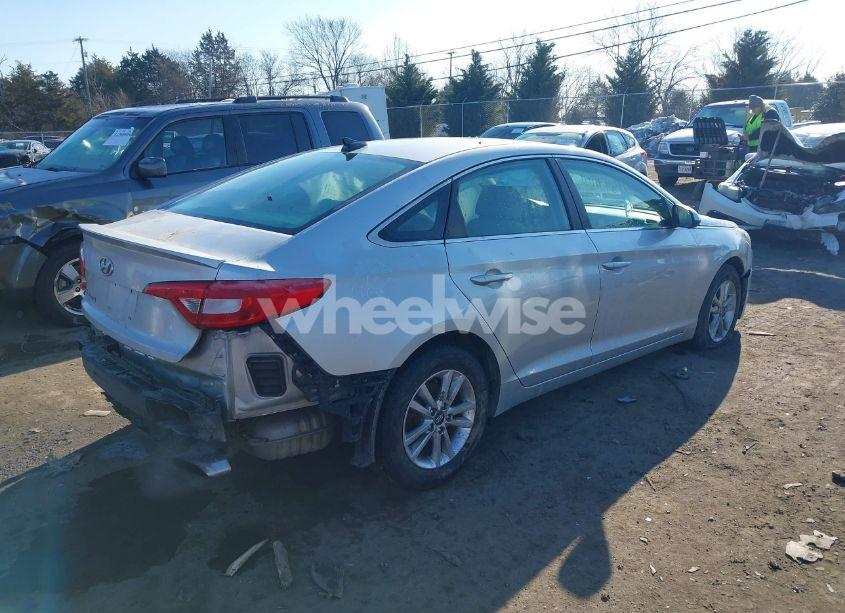 Photo 4 of 2015 Hyundai Sonata SE (VIN 5NPE24AF1FH081144)
