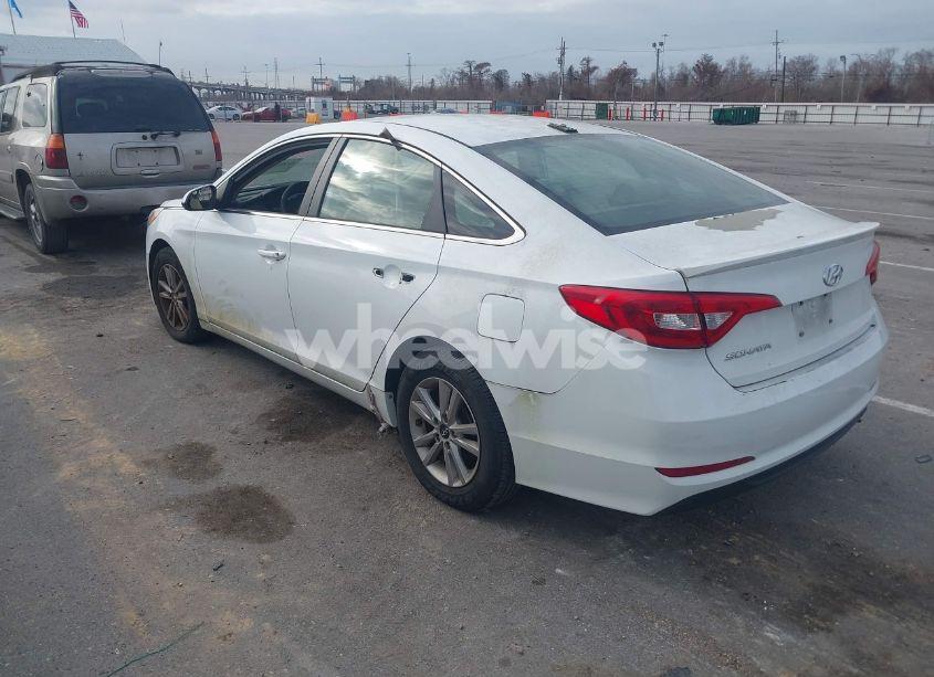 Photo 3 of 2015 Hyundai Sonata SE (VIN 5NPE24AF1FH122338)