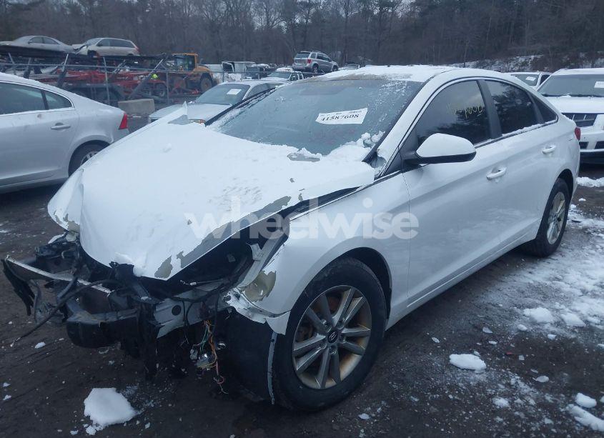 Photo 2 of 2015 Hyundai Sonata SE (VIN 5NPE24AF1FH122369)