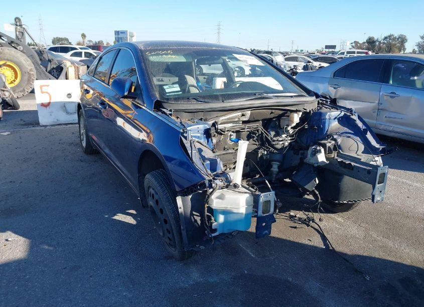 2015 Hyundai Sonata SE (VIN 5NPE24AF1FH141911) main photo