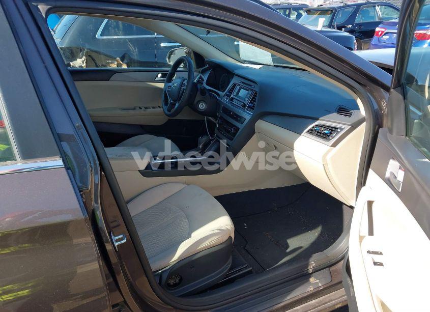 Photo 5 of 2015 Hyundai Sonata SE (VIN 5NPE24AF1FH146266)