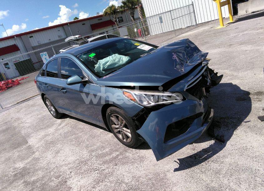 2015 Hyundai Sonata SE (VIN 5NPE24AF1FH147921) main photo