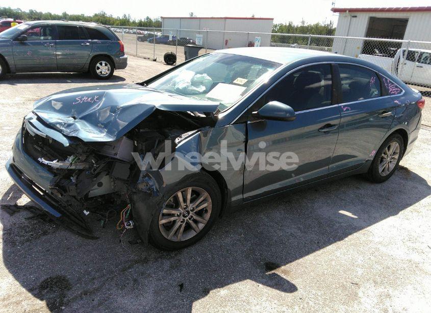 Photo 2 of 2015 Hyundai Sonata SE (VIN 5NPE24AF1FH147921)