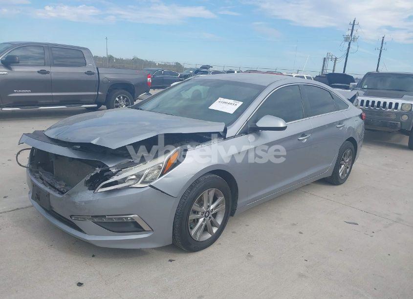 Photo 2 of 2015 Hyundai Sonata SE (VIN 5NPE24AF1FH152875)