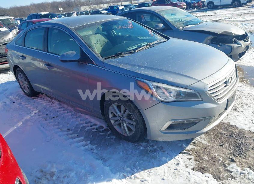 2015 Hyundai Sonata SE (VIN 5NPE24AF1FH163505) main photo