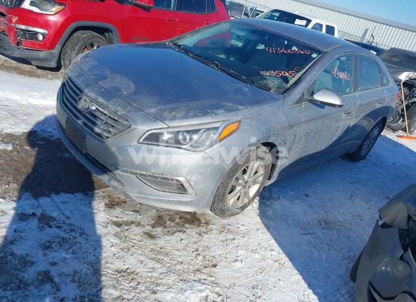 Photo 2 of 2015 Hyundai Sonata SE (VIN 5NPE24AF1FH163505)