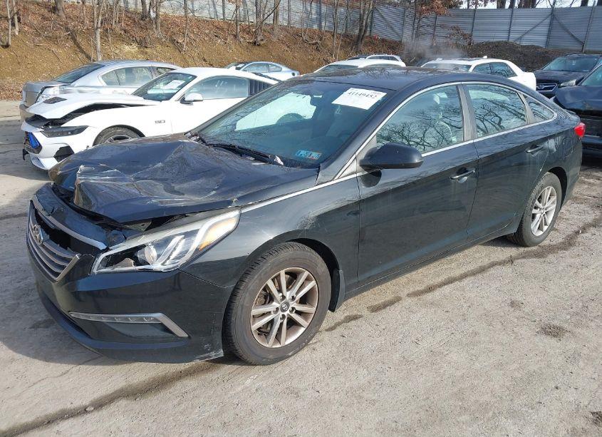 Photo 2 of 2015 Hyundai Sonata SE (VIN 5NPE24AF1FH178148)