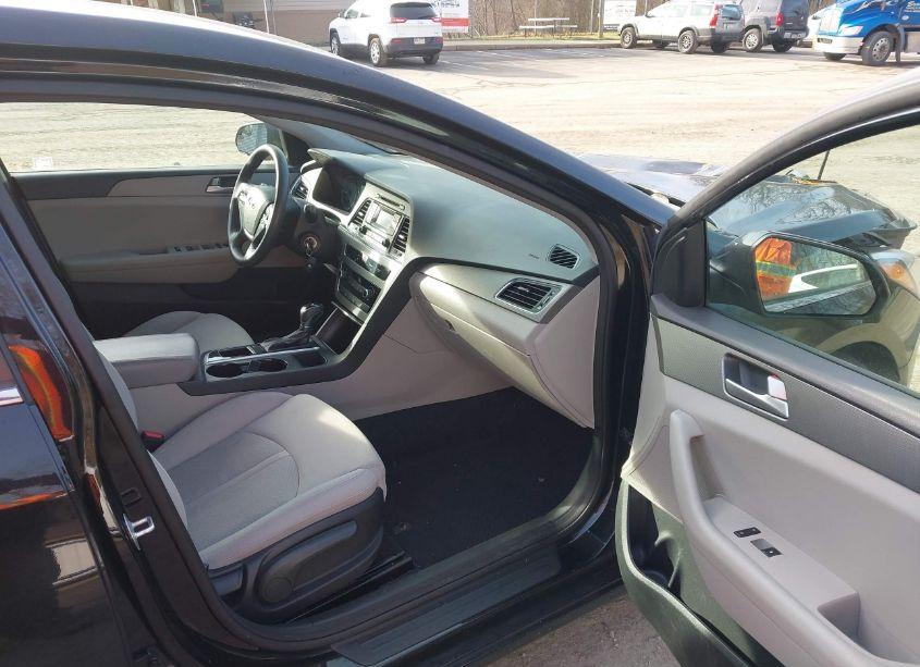 Photo 5 of 2015 Hyundai Sonata SE (VIN 5NPE24AF1FH178148)