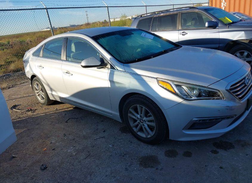 2015 Hyundai Sonata SE (VIN 5NPE24AF1FH178893) main photo