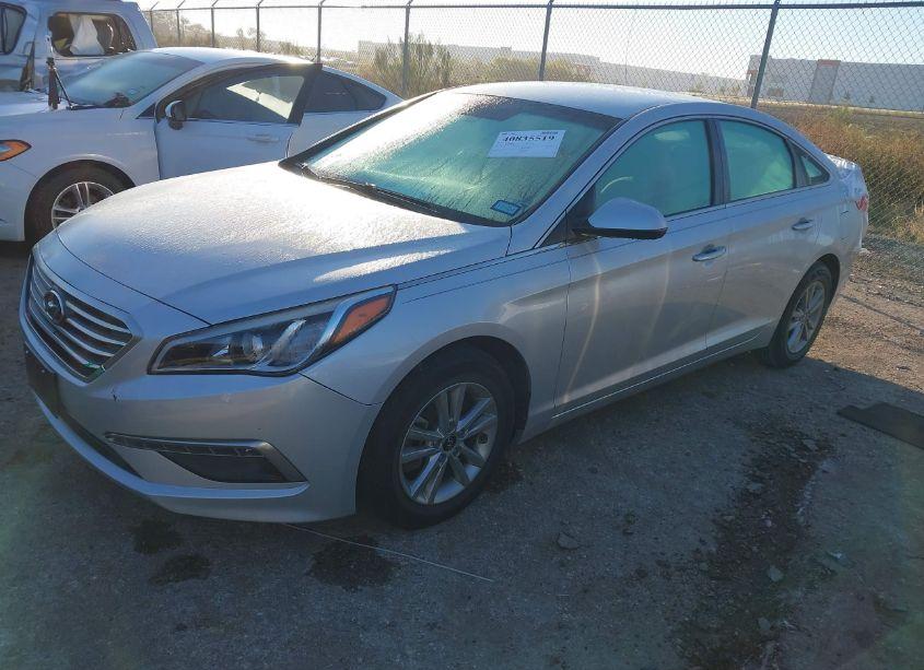 Photo 2 of 2015 Hyundai Sonata SE (VIN 5NPE24AF1FH178893)