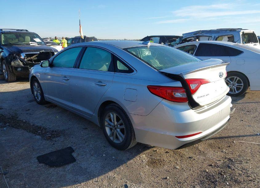 Photo 3 of 2015 Hyundai Sonata SE (VIN 5NPE24AF1FH178893)