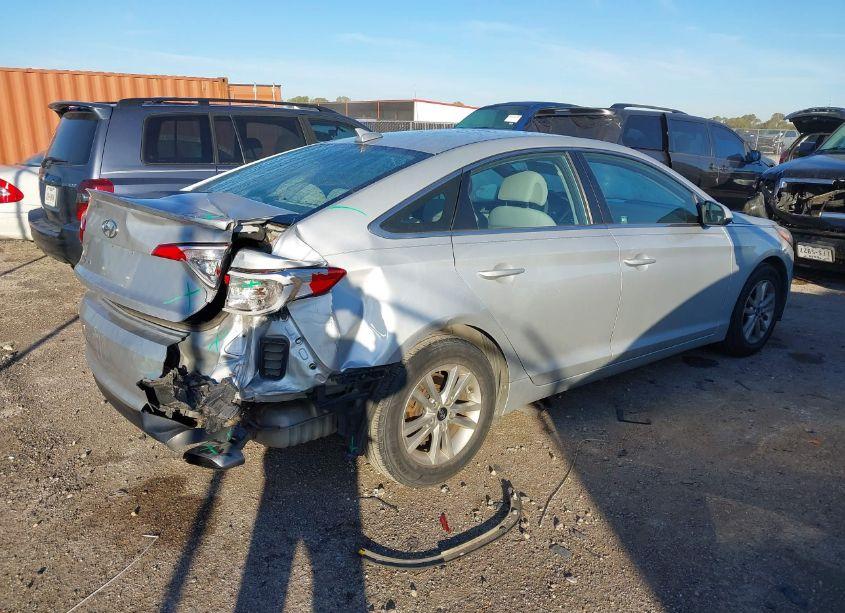Photo 4 of 2015 Hyundai Sonata SE (VIN 5NPE24AF1FH178893)