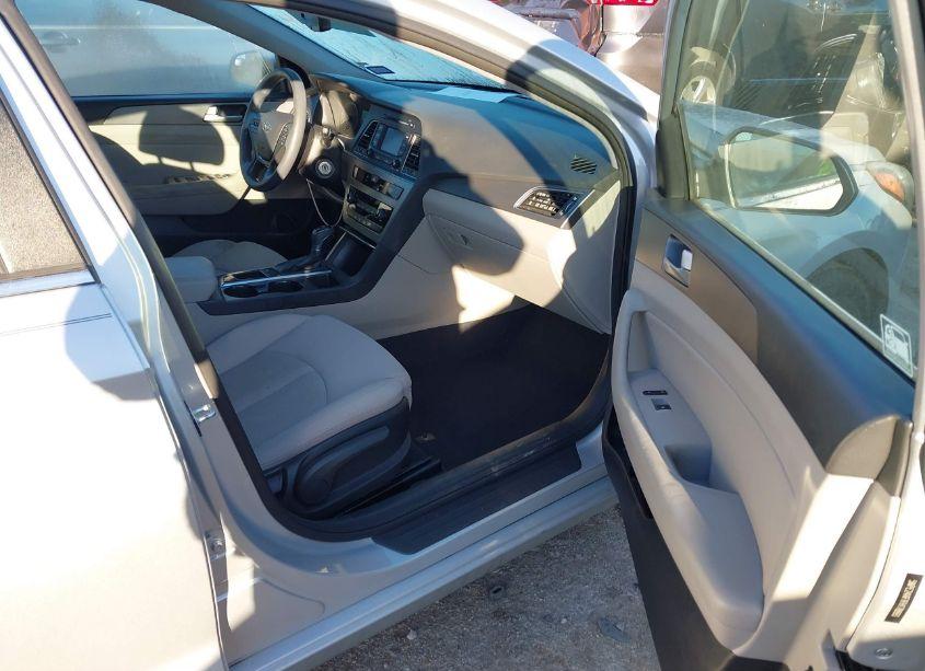 Photo 5 of 2015 Hyundai Sonata SE (VIN 5NPE24AF1FH178893)