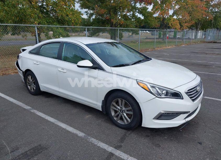 2015 Hyundai Sonata SE (VIN 5NPE24AF1FH181163) main photo