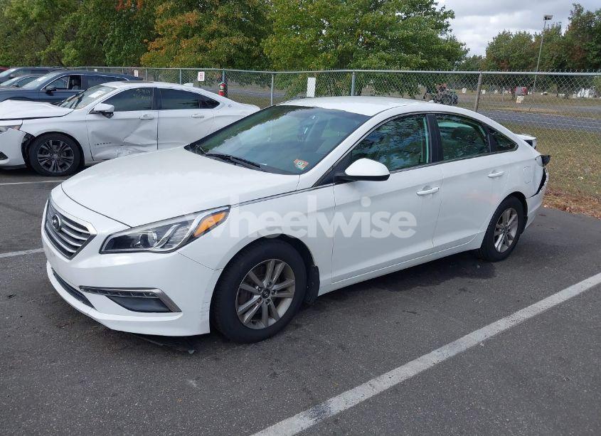 Photo 2 of 2015 Hyundai Sonata SE (VIN 5NPE24AF1FH181163)