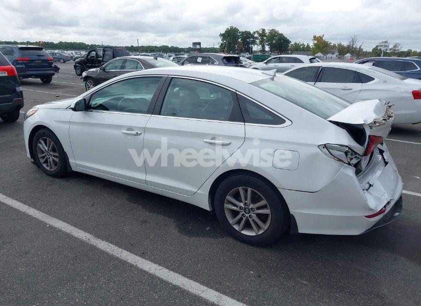 Photo 3 of 2015 Hyundai Sonata SE (VIN 5NPE24AF1FH181163)