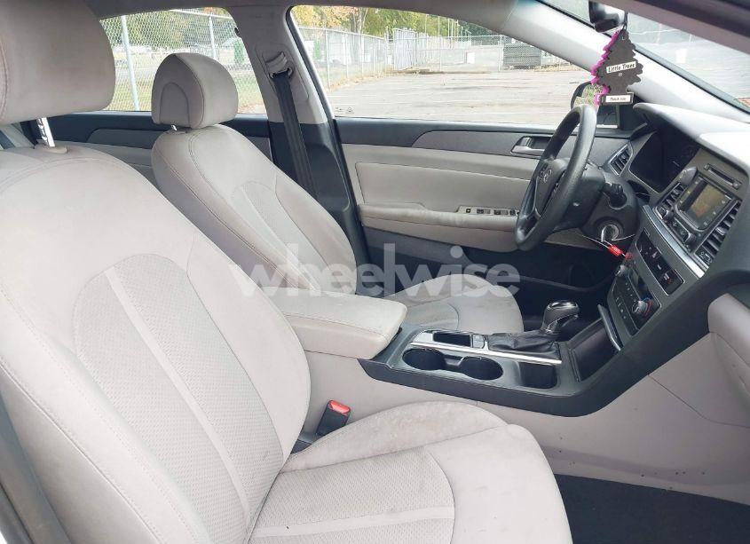 Photo 5 of 2015 Hyundai Sonata SE (VIN 5NPE24AF1FH181163)