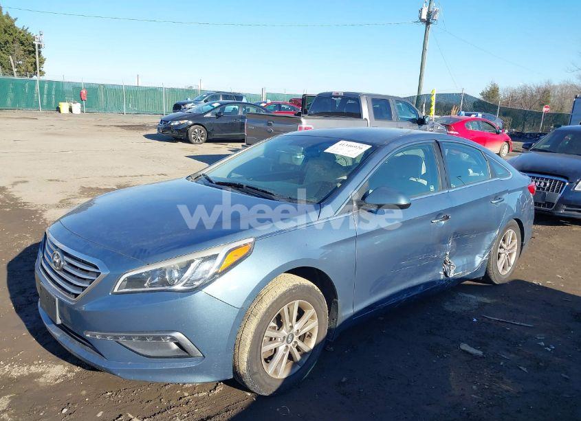 Photo 2 of 2015 Hyundai Sonata SE (VIN 5NPE24AF1FH183608)