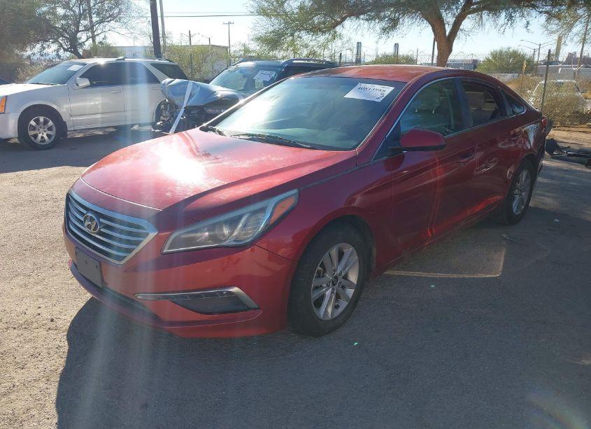 Photo 2 of 2015 Hyundai Sonata SE (VIN 5NPE24AF1FH194530)