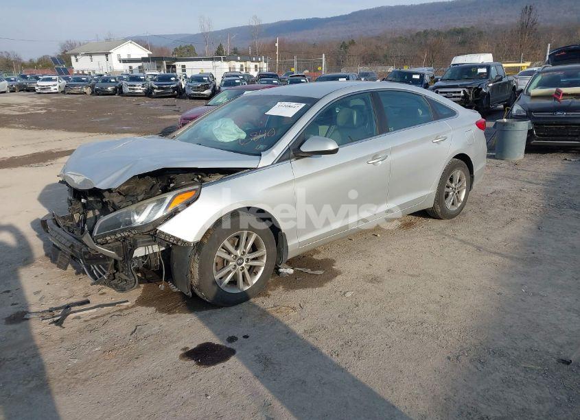 Photo 2 of 2015 Hyundai Sonata SE (VIN 5NPE24AF1FH206840)