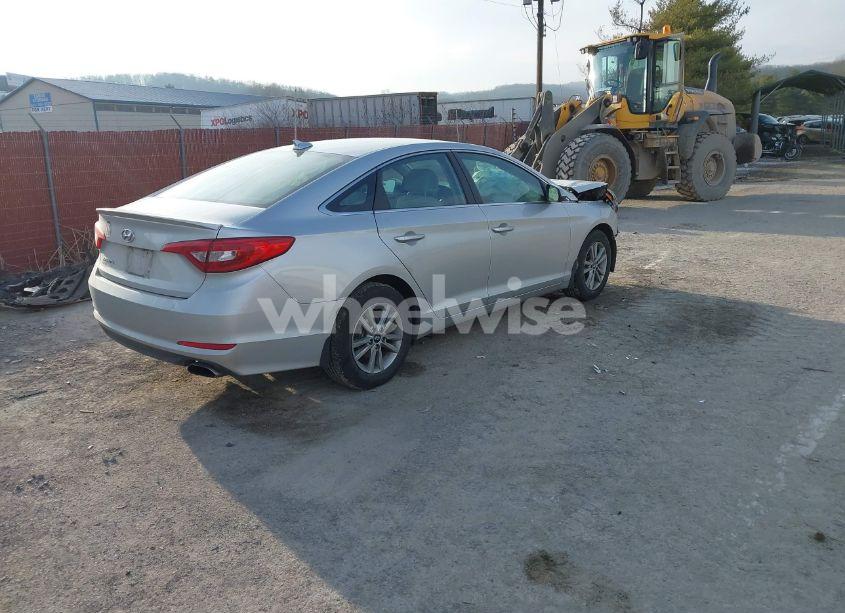 Photo 4 of 2015 Hyundai Sonata SE (VIN 5NPE24AF1FH206840)