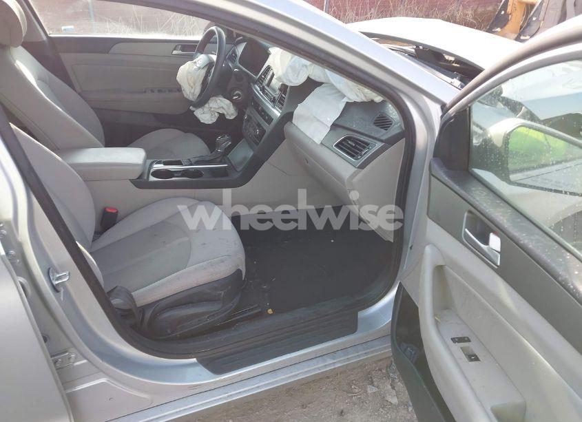 Photo 5 of 2015 Hyundai Sonata SE (VIN 5NPE24AF1FH206840)