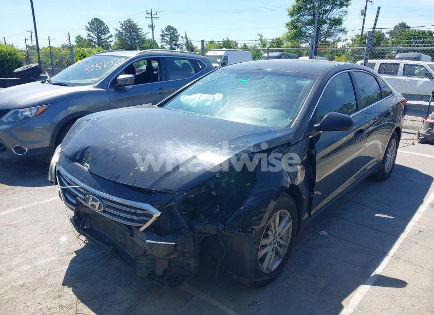 Photo 2 of 2015 Hyundai Sonata SE (VIN 5NPE24AF1FH210063)