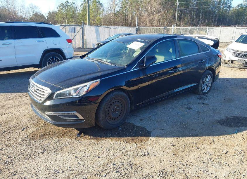 Photo 2 of 2015 Hyundai Sonata SE (VIN 5NPE24AF1FH213674)